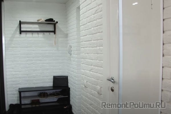 Дизайн прихожей с использованием декоративного камня